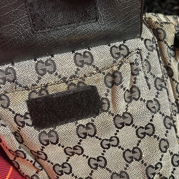 Not authentic Gucci over the shoulder bag or Fanny pack whichever you prefer - Picture 5 of 7